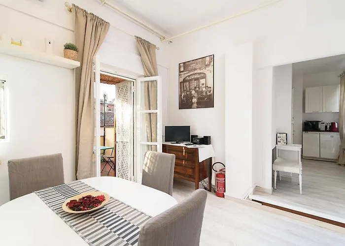 White Terrace Navona Apartment